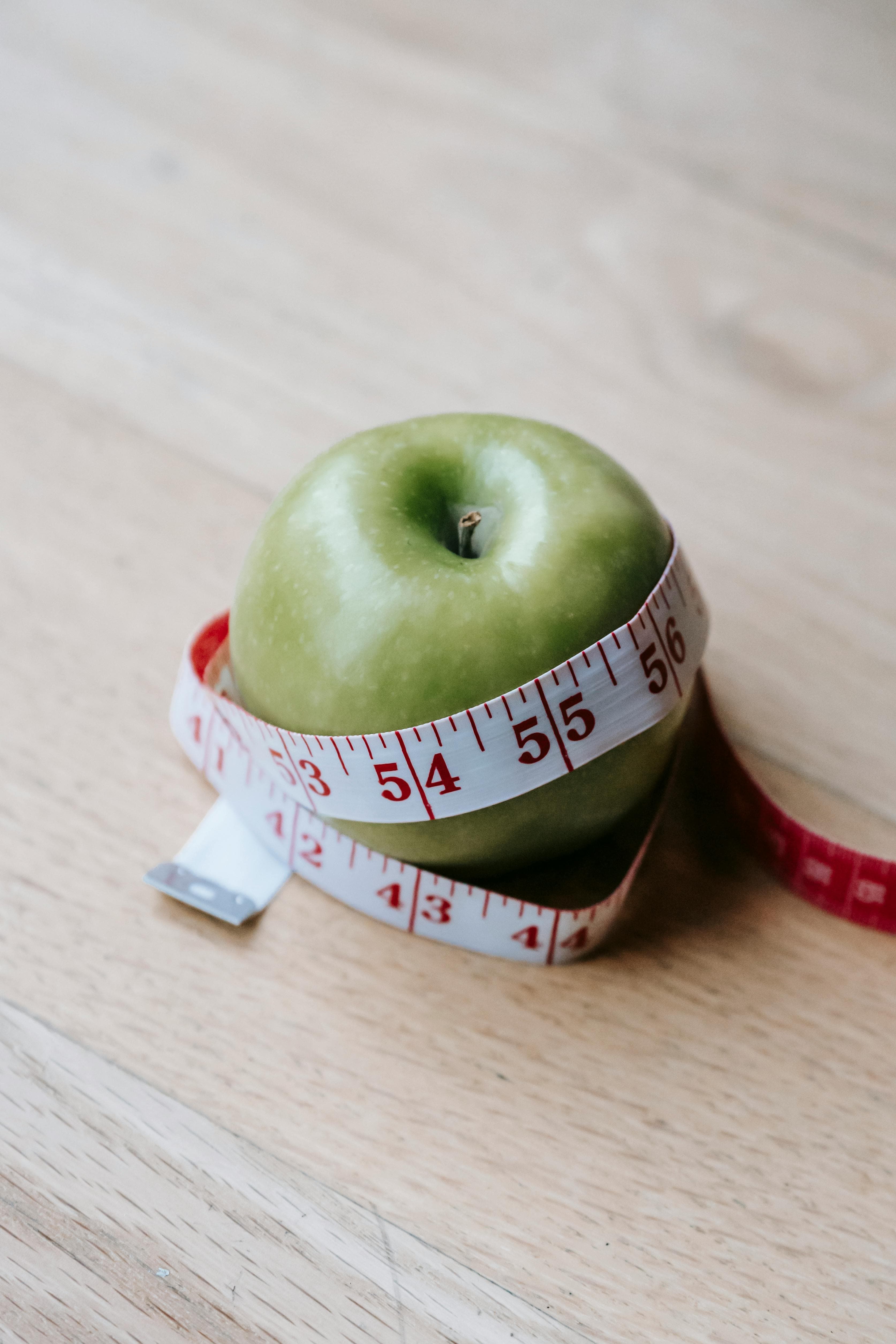 How Many Calories Should I Eat to Lose Weight? (Complete Science-Based Guide + Examples)