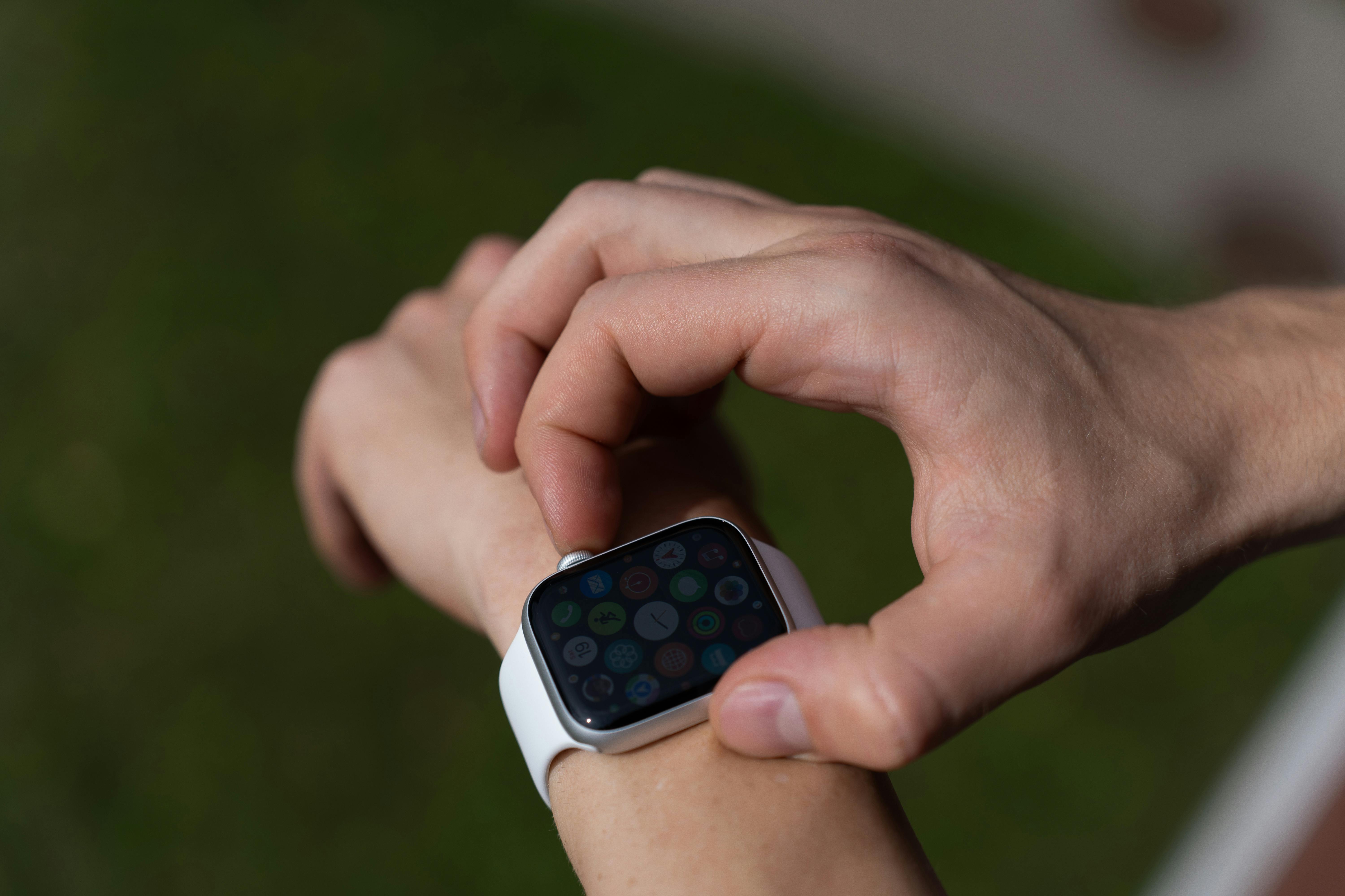 How to Track Calories With an App (Without Going Crazy) — featured image for this nutrition and weight loss article on Eati